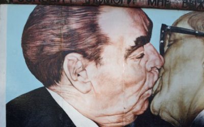 November 12: „A berlini fal még akár 100 év múlva is állni fog” – A Honecker-per