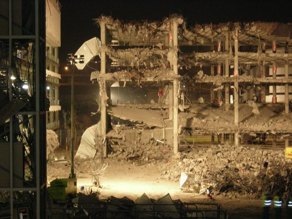 2006. december 30-án egy furgonba rejtett pokolgép robbant a Madrid–Barajas repülőtér 4-es termináljának parkolójában, ketten meghaltak, 52-en megsérültek. 2007. január 9-én az ETA vállalta a felelősséget a támadásért.